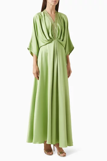 فستان بدرابيه وتطريزات بالترتر كريب وحرير