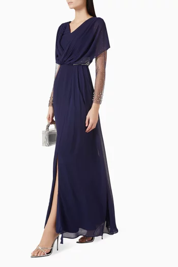 فستان بفتحة ومطرز