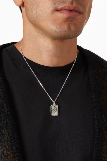 قلادة بدلاية على شكل شارة فضة إسترلينية