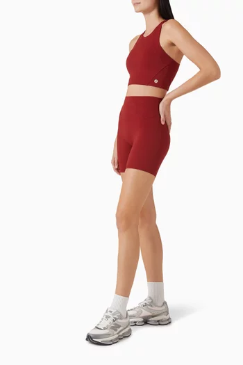 بلوزة لكس بالان رياضية وقصيرة ضمن تشكيلة الملابس الأساسية