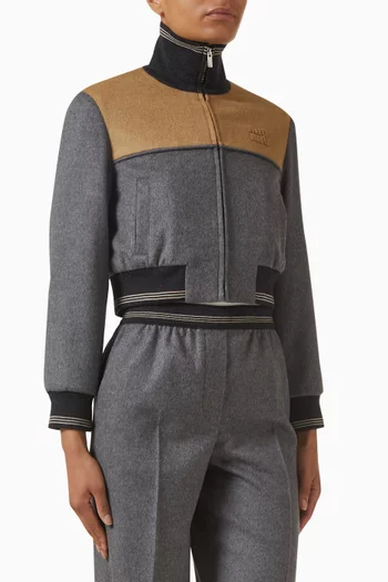 جاكيت قصير بسحّاب مخمل