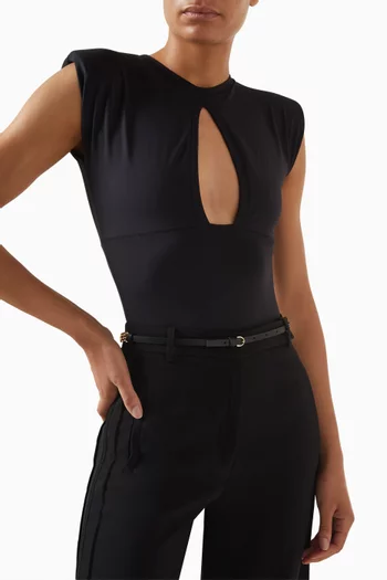 حزام بتصميم سلسلة جلد