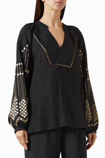 بلوزة مطرزة