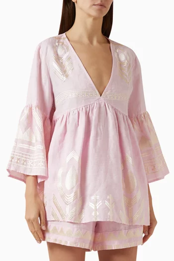 بلوزة مطرزة وكشكش