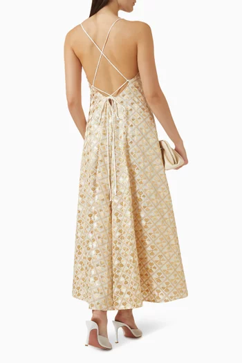 فستان مطرز بظهر مكشوف