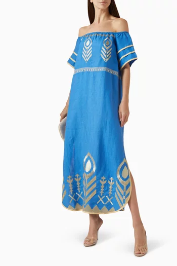 فستان مطرز بأكتاف مكشوفة