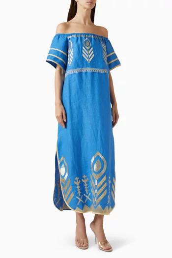 فستان مطرز بأكتاف مكشوفة