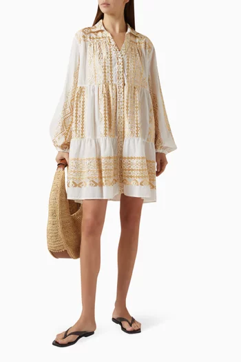 فستان قصير مزين بتطريزات