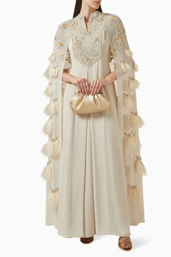 قفطان بكاب وأشرطة بشرّابات