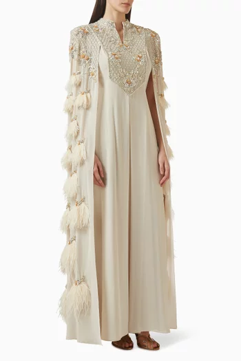 قفطان بكاب وأشرطة بشرّابات