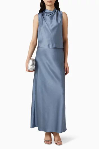 بلوزة قصيرة بفتحة رقبة منسدلة ستان