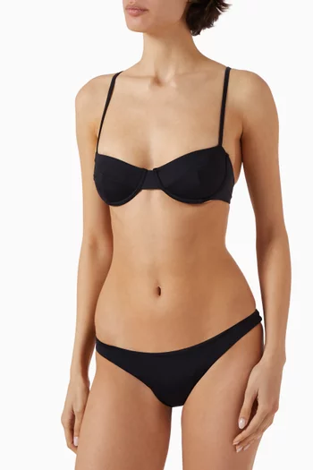 قطعة بيكيني سفلية بيزك