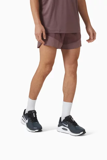 سنيكرز ستركشر بلاس