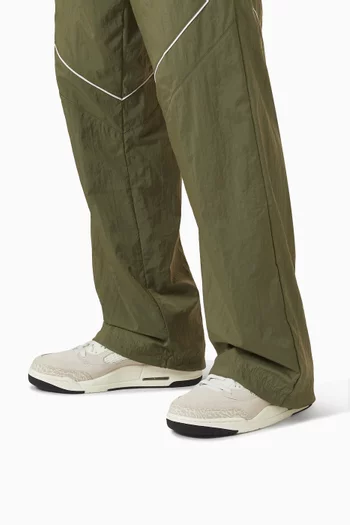 سنيكرز سبيزيك أسفل الكاحل