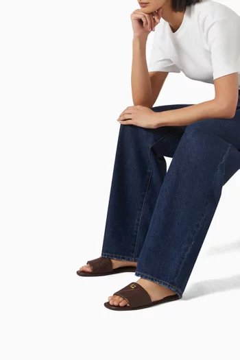 حذاء مفتوح هولي بتصميم مبطّن وكعب مسطح جلد