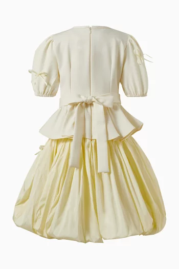 فستان متوسط الطول بكشكش