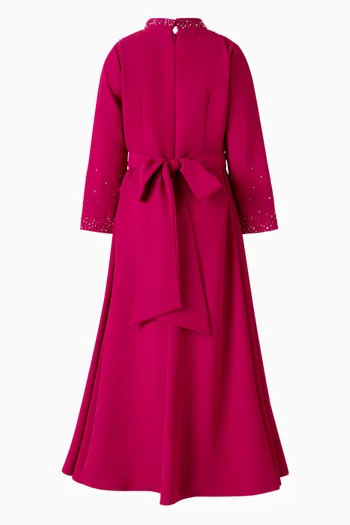 فستان طوبل تصميم مرصع على شكل كاب