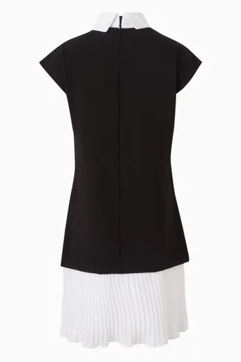 فستان بلا أكمام بطيات