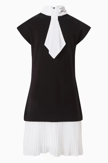 فستان بلا أكمام بطيات