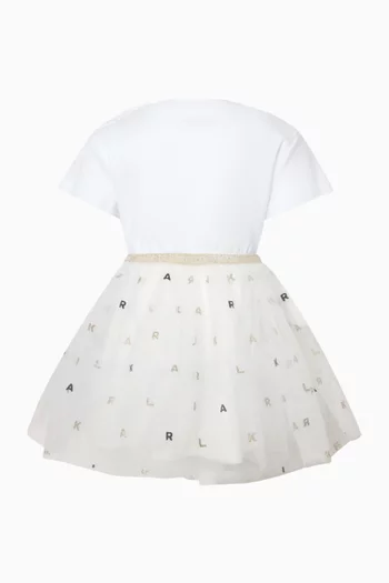 فستان بشعار الماركة تول