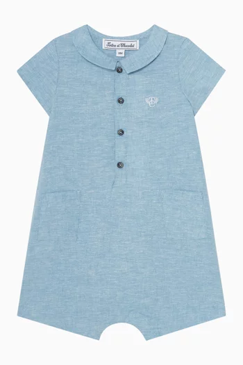 جمبسوت قصير بتطريز شعار الماركة على الصدر