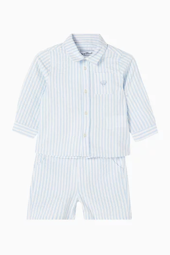 قميص بنقشة مخططة وأزرار