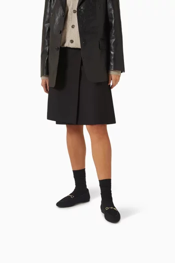 حذاء سهل الارتداء بحلية معدنية مزدوجة