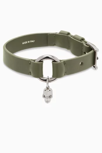 سوار بحلقة وحلية جمجمة