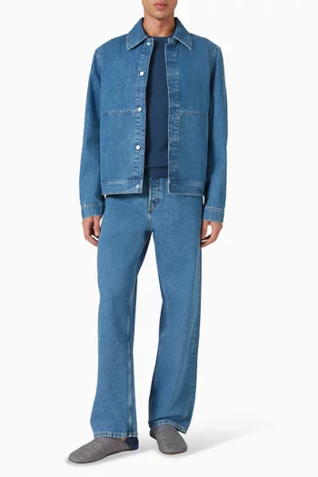 جاكيت دينم بقصة مربعة