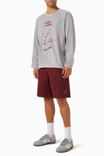 شورت شيبل إند بطيات أمونغست فيو × امبرو