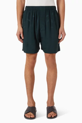 شورت بيجاما بشعار حرفي BB بتصميم متداخل حرير جاكار