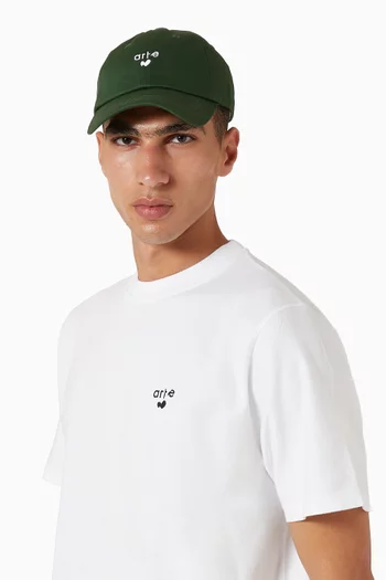 كاب بشعار الماركة وقلب قطن