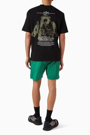 تي شيرت مزين بشعار الماركة قطن