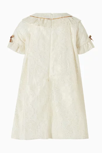 فستان بكشكش وعقدة