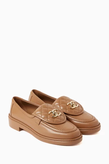 حذاء سهل الارتداء بقفل دوار بشعار CC جلد مبطّن غير مستعمل، مقاس 37.5 بالمقاسات الأوروبية