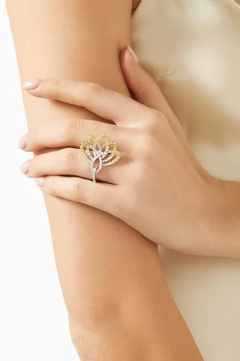 خاتم بتصميم زهرة لوتس مرصع بالياقوت والماس ذهب أبيض عيار 18