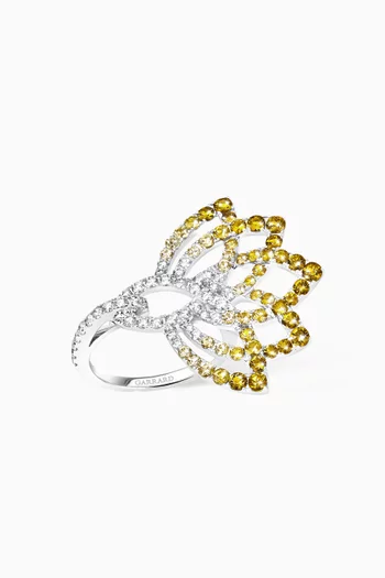 خاتم بتصميم زهرة لوتس مرصع بالياقوت والماس ذهب أبيض عيار 18