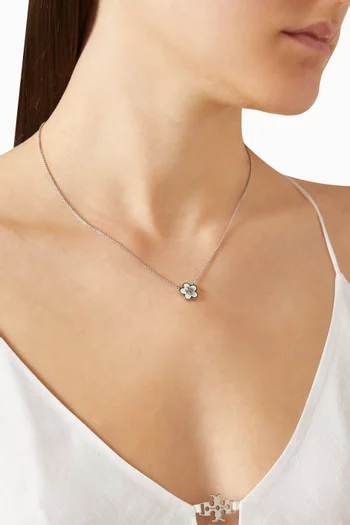 قلادة كيرا بدلاية بشكل زهرة البرسيم مطلية بالمينا