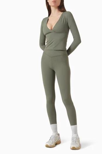 بلوزة بفتحة رقبة حرف V‏ دايفليكس