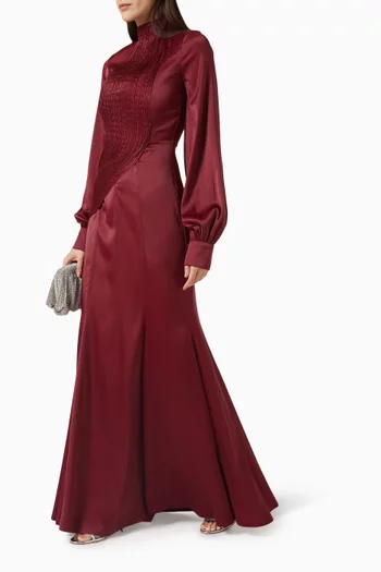 فستان طويل بطيات