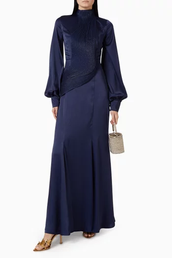 فستان طويل بطيات