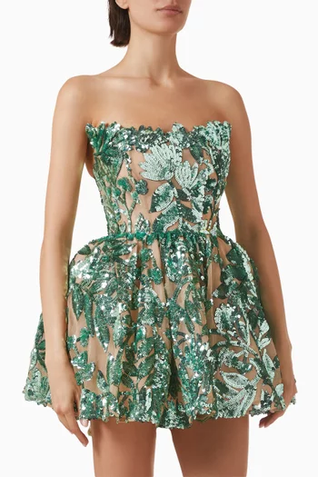 فستان كلوي قصير مزين بتطريزات