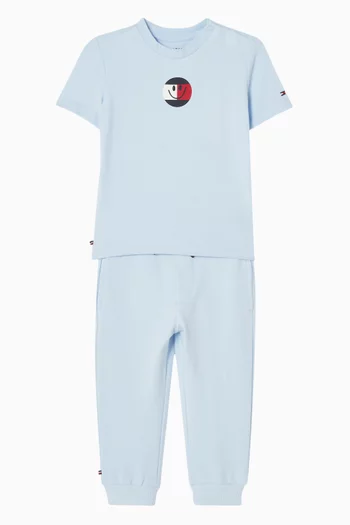 بنطال رياضي برباط تضييق وشعار العلم 