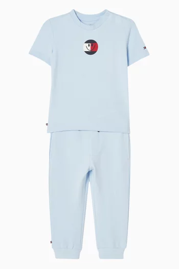 تي شيرت بطبعة شعار العلم ووجه مبتسم 