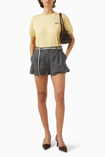 سترة بفتحة رقبة مستديرة ومنسوجة من حرير معاد تدويره