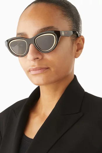 نظارة شمسية ميني بشعار الماركة وإطار بتصميم عين القطة أسيتات