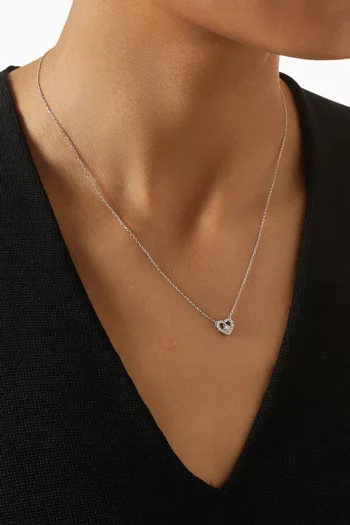 قلادة بدلاية بتصميم قلب مفرغ مرصعة بالماس ذهب أبيض عيار 18