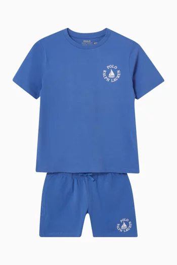 شورت رياضي برباط تضييق بشعار الماركة