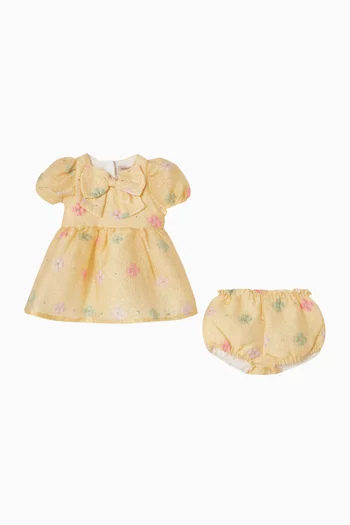 فستان بأكمام منفوخة وسروال تحتي 