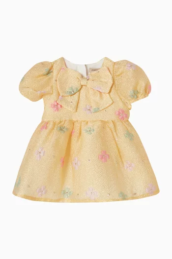 فستان بأكمام منفوخة وسروال تحتي 